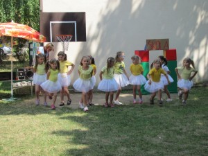 Zahradní sluníčková slavnost - pasování školáků 21.6.2017 008