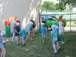 Zahradní sluníčková slavnost - pasování školáků 21.6.2017 051