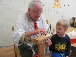 Vyřezávání vánočních ozdob 29.11. 2017 065