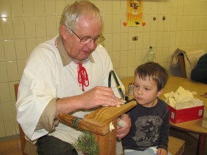 Vyřezávání vánočních ozdob 29.11. 2017 066