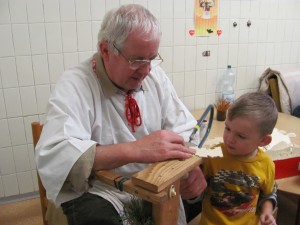 Vyřezávání vánočních ozdob 29.11. 2017 069