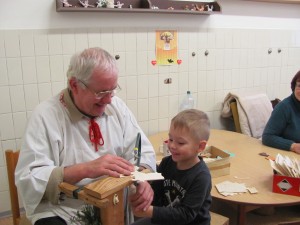 Vyřezávání vánočních ozdob 29.11. 2017 082