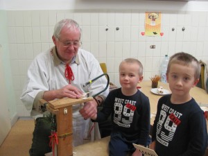 Vyřezávání vánočních ozdob 29.11. 2017 098